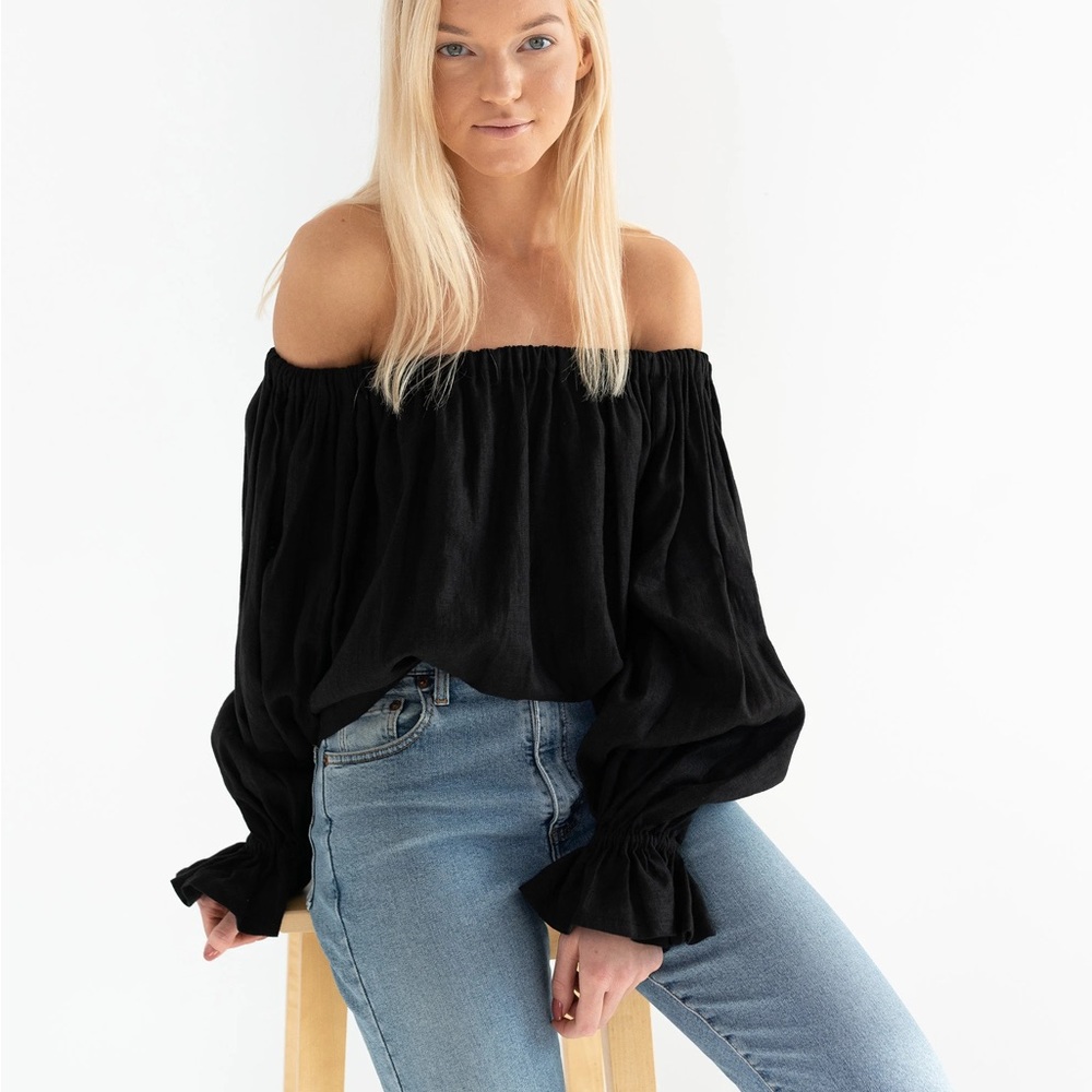 4SI3NNA Black Off-Shoulder Blouse
